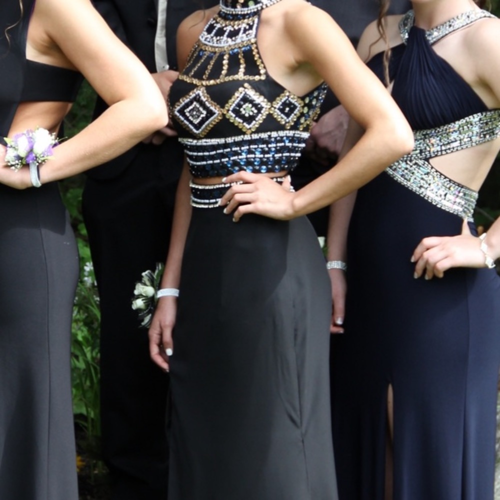 Prom dress - Picture 2 of 2